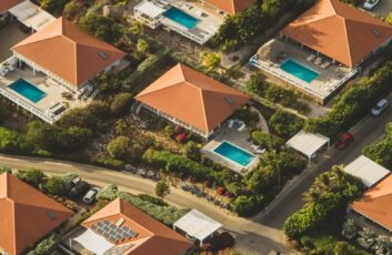 Should You Buy a Luxury or Affordable Home?